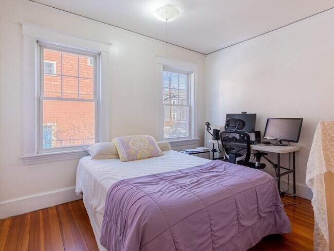 Building Photo - 139 Harvard St