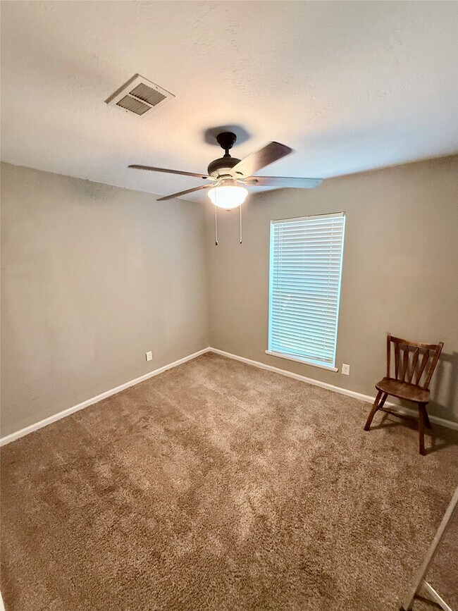 Building Photo - 15914 Mill Hollow Dr