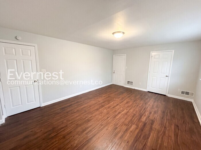 Building Photo - 605 71st St S