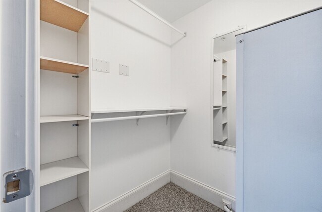 Building Photo - 61 Market St