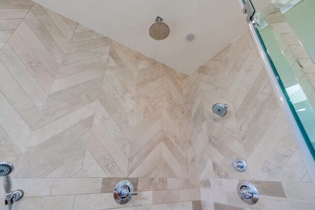 Building Photo - 1902 Marshallfield Ln