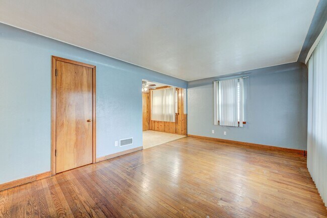 Building Photo - 3-Bedroom Home with Hardwood Floors & Fenced Yard in St. Louis