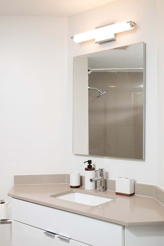 Building Photo - 677-679 Washington Street-SI ID1322145P