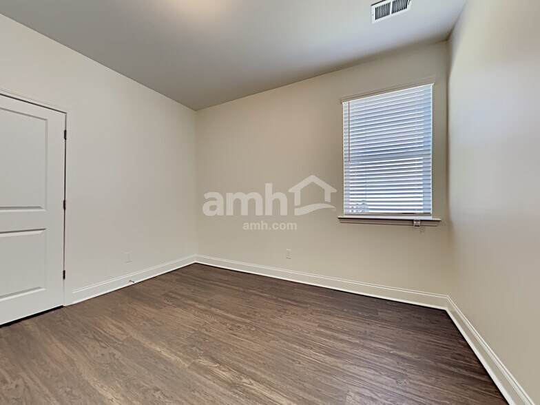 Building Photo - 299 Bering Ln