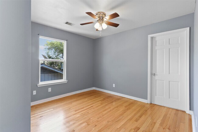 Building Photo - 11131 Holly Hill Ln