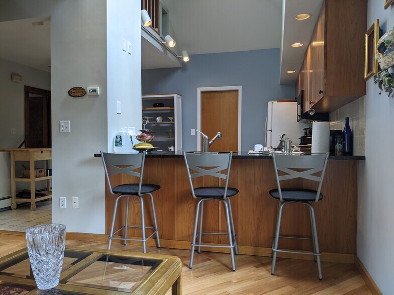 Building Photo - 184 White St