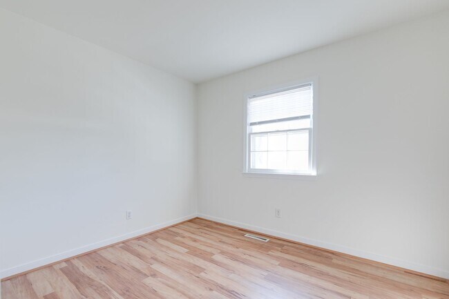 Building Photo - Beautiful Brick Ranch Available For Rent - Pets are welcome!!!