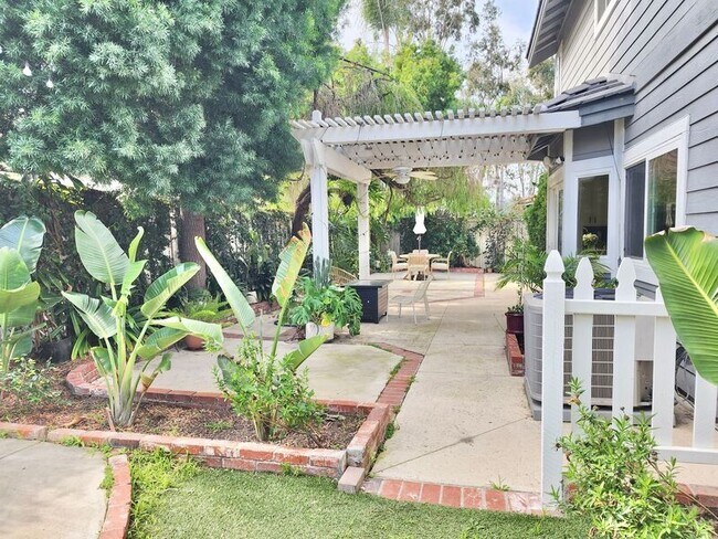 Building Photo - 8118 E Peacock Ln