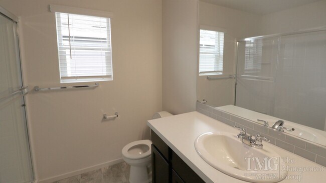 Building Photo - 3BD Home in Ridgefield in a Great Location!  Don't Miss Out!