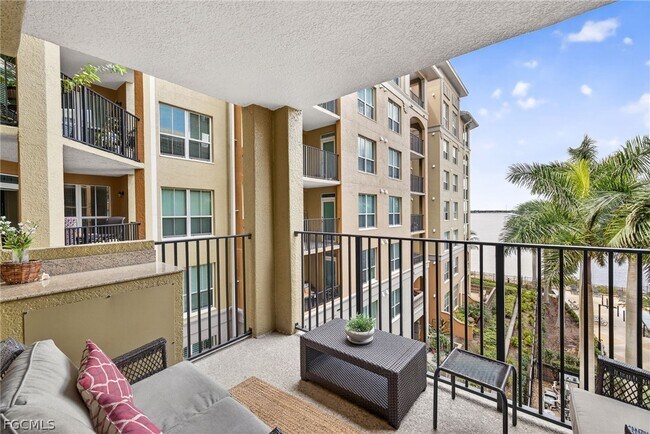 Building Photo - 2825 Palm Beach Blvd