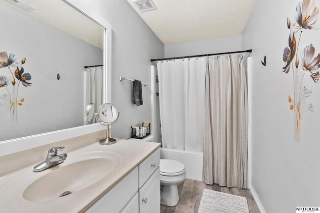 Building Photo - 1104 Valleyview Dr