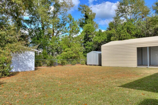 Building Photo - 3649 Lynnwood Dr