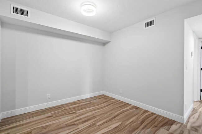 Building Photo - 2518 SE Anchorage Cove