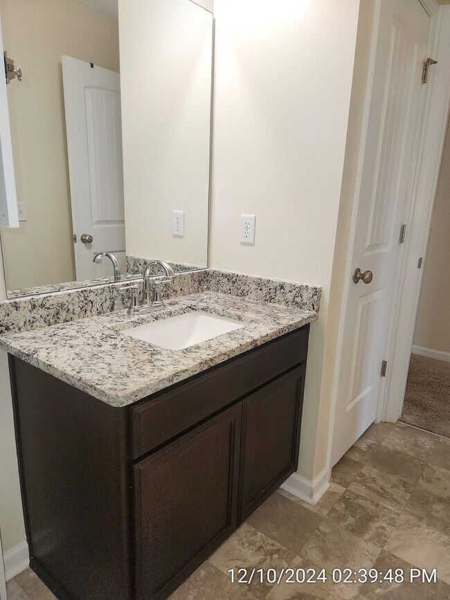 Building Photo - 73 Labrador Ln