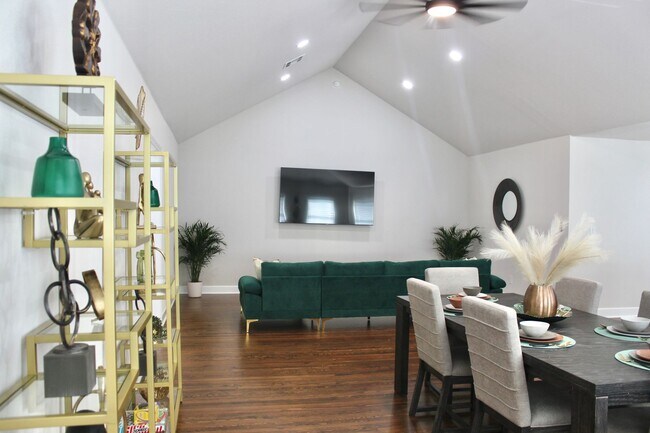 Building Photo - Rosedale