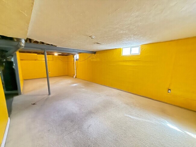 Building Photo - Beautifully Updated Home near Federal & Al...