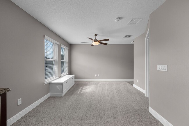 Building Photo - 8623 Via Trieste Dr