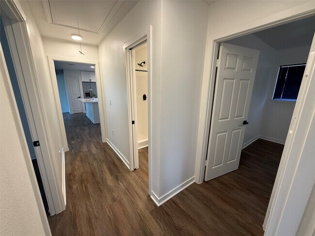 Building Photo - 4111 Beran Dr