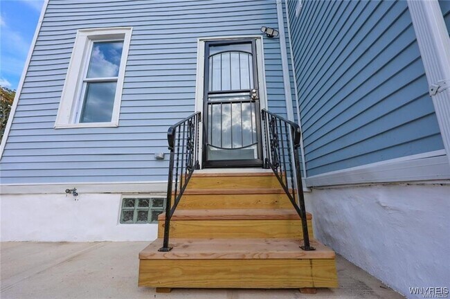 Building Photo - 30 Glenwood Ave