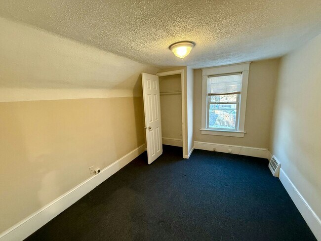 Building Photo - 2157 10th St SW