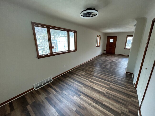 Building Photo - 3430 E 73rd St