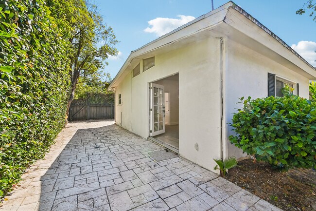 Building Photo - 11688 Bellagio Rd