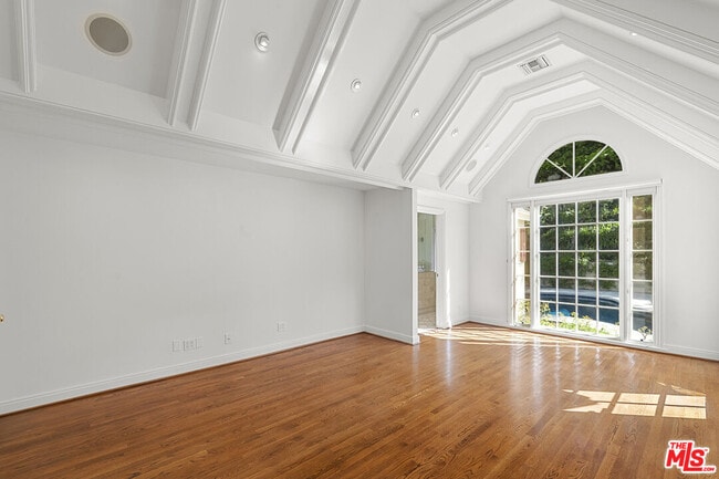 Building Photo - 1240 N Doheny Dr