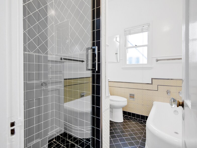 Building Photo - 7467 Hollywood Blvd