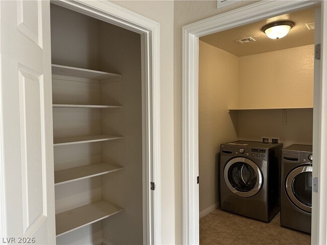 Building Photo - 10 Tribute Peak Way