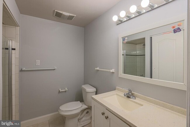 Building Photo - 13 Donn Ct