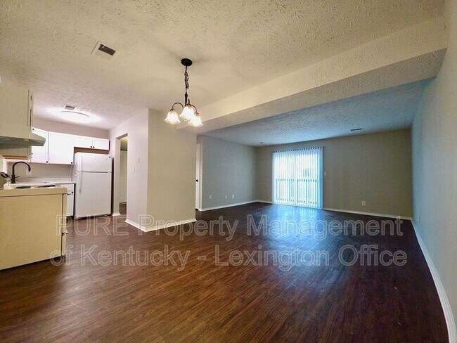 Building Photo - 356 Redding Rd