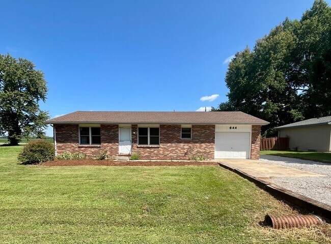 Building Photo - 644 Tamarach Dr