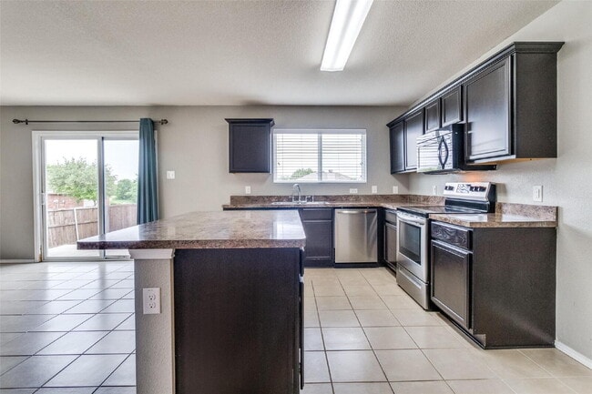 Building Photo - 1434 Raven Dr W
