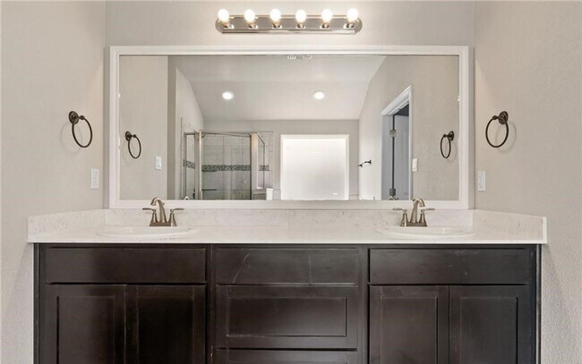 Building Photo - Beautiful Like New Home in Copperas Cove w...