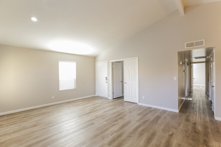 Building Photo - 2228 E Flossmoor Ave