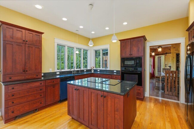 Building Photo - 662 Hurricane Rd
