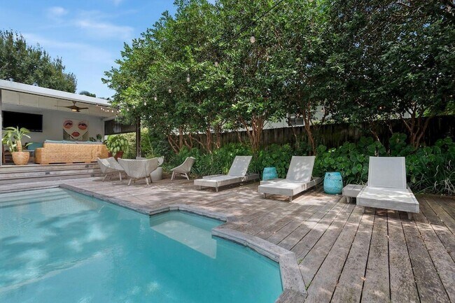 Building Photo - 302 NW 16th St