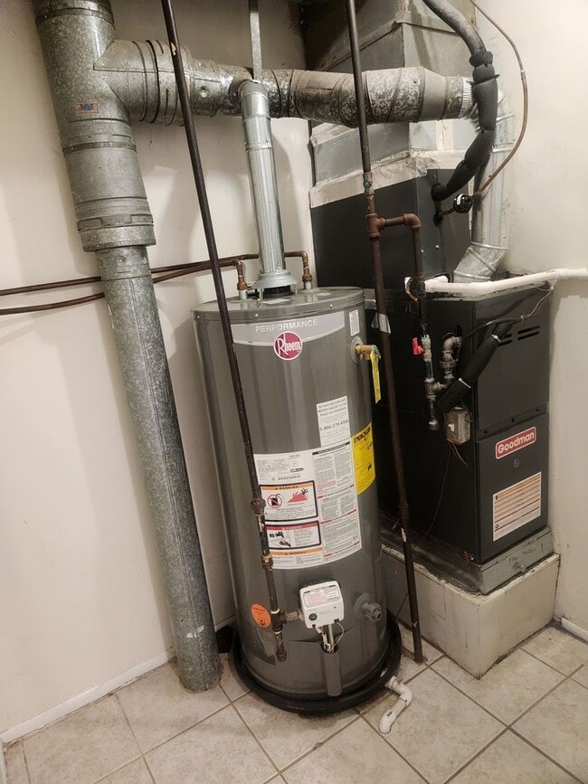 Building Photo - 4320HOWELL UNIT A &amp; B