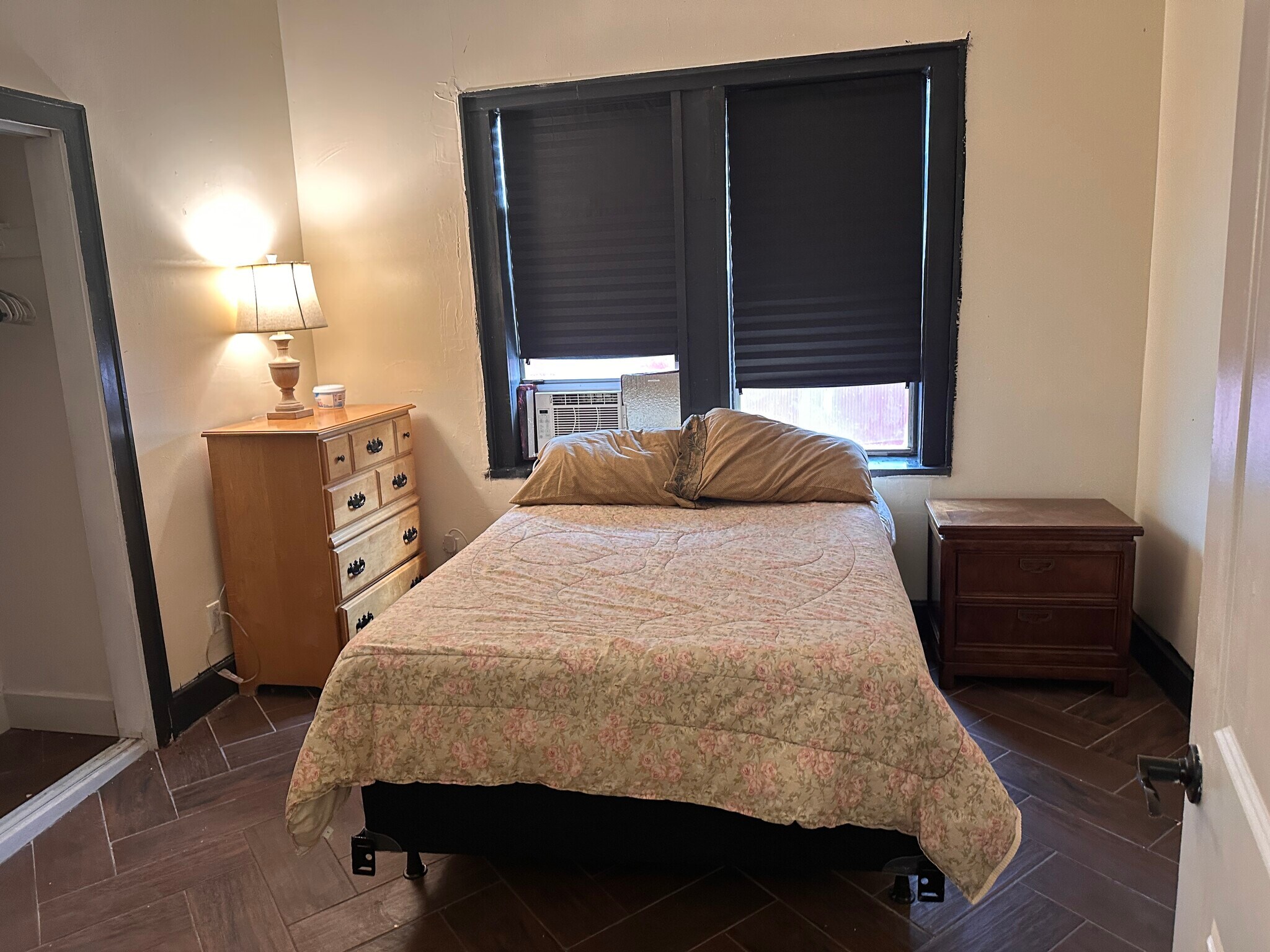 Building Photo - 1934 Washington St