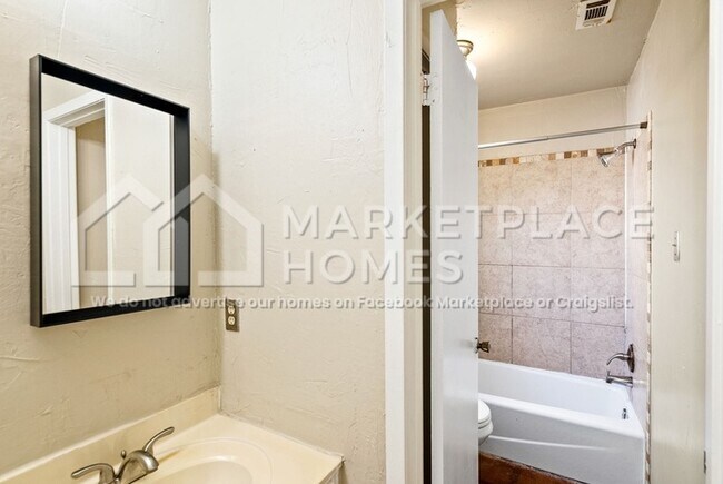 Building Photo - 8500 Caspian Dr