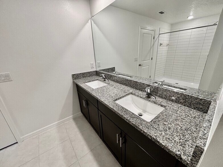 Building Photo - 11237 Linden Depot Rd