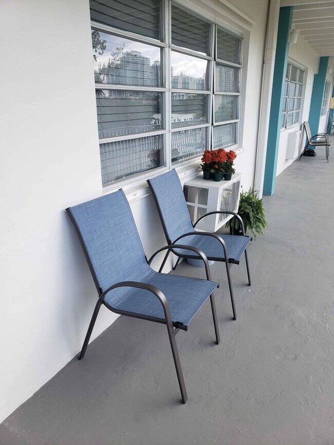 Building Photo - 3922 NE 166th St