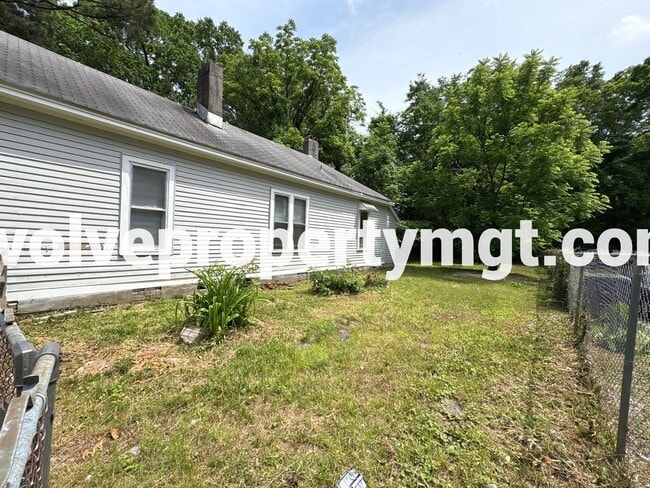 Building Photo - NEWLY RENOVATED HOME!