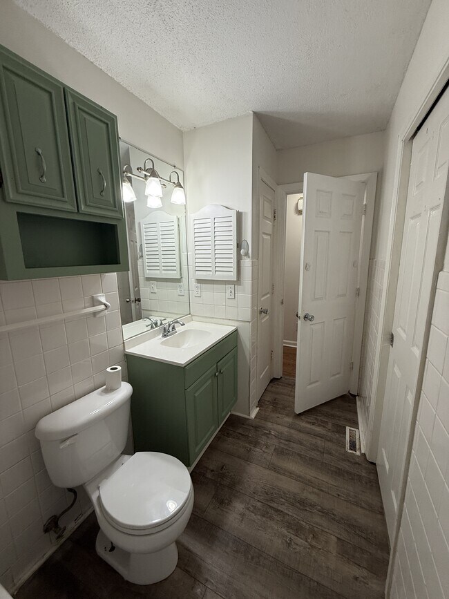 Building Photo - 423 Kendall Rd