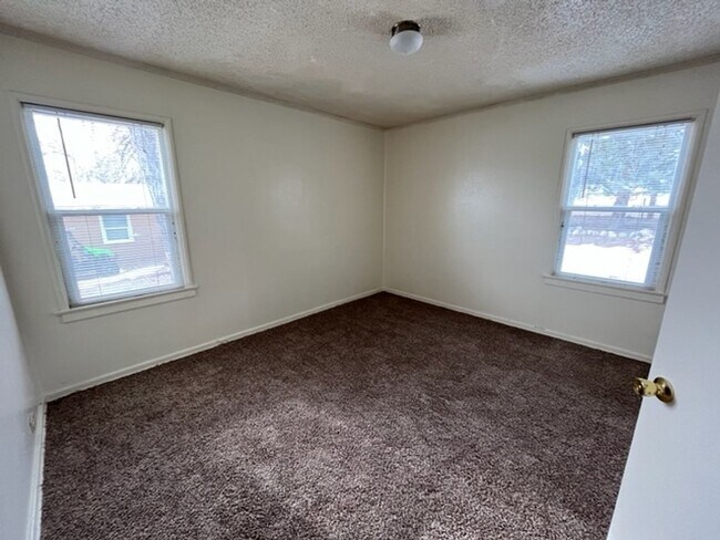 Building Photo - 1 Montana in Pine Creek Village