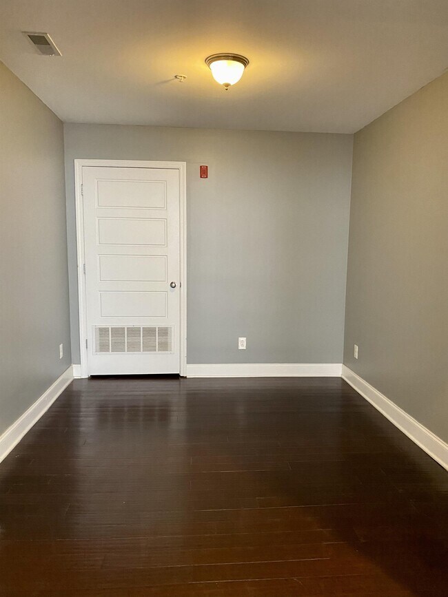 Building Photo - 945 4th Ave