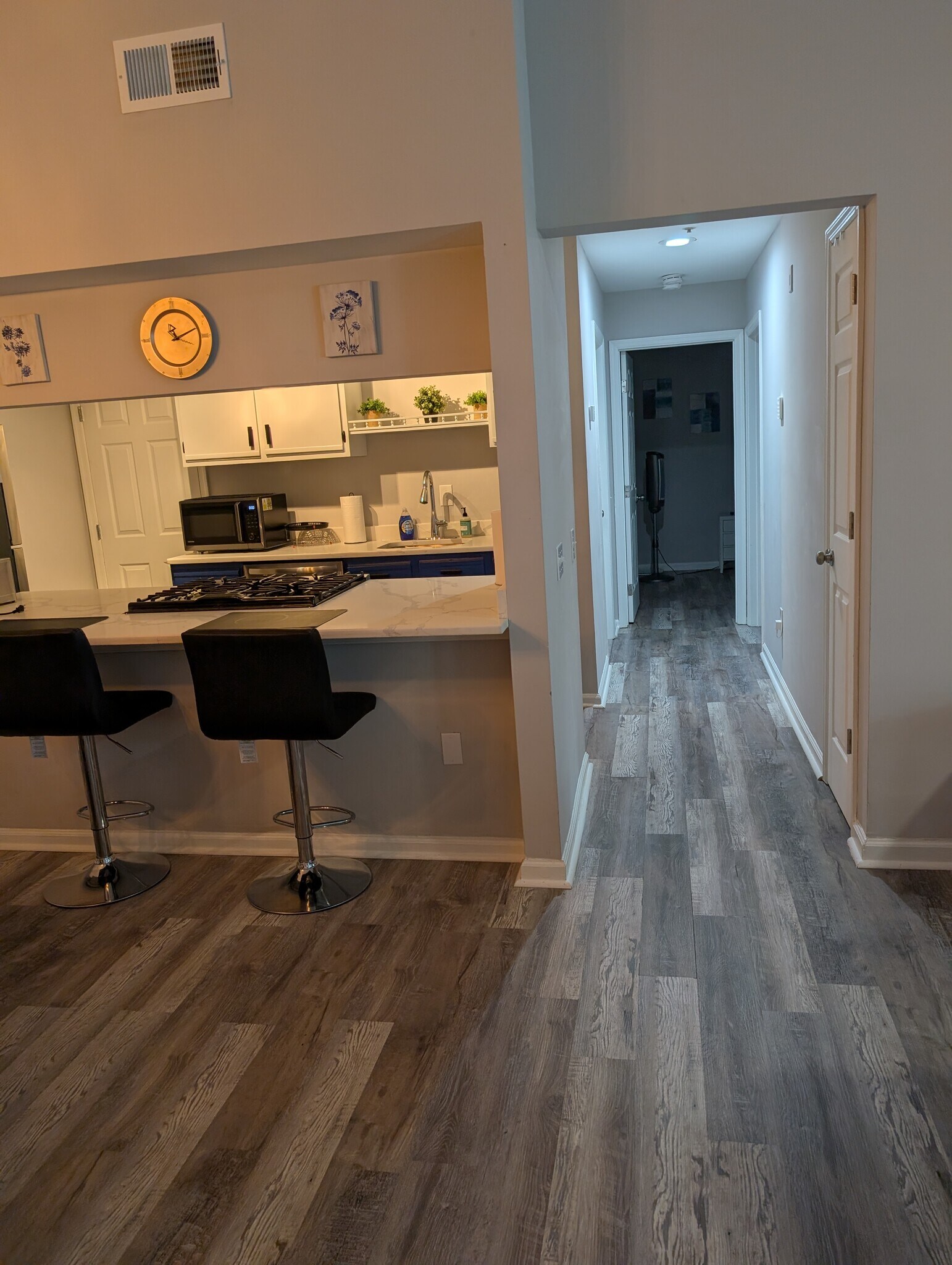 Building Photo - 400 Waters Edge Dr