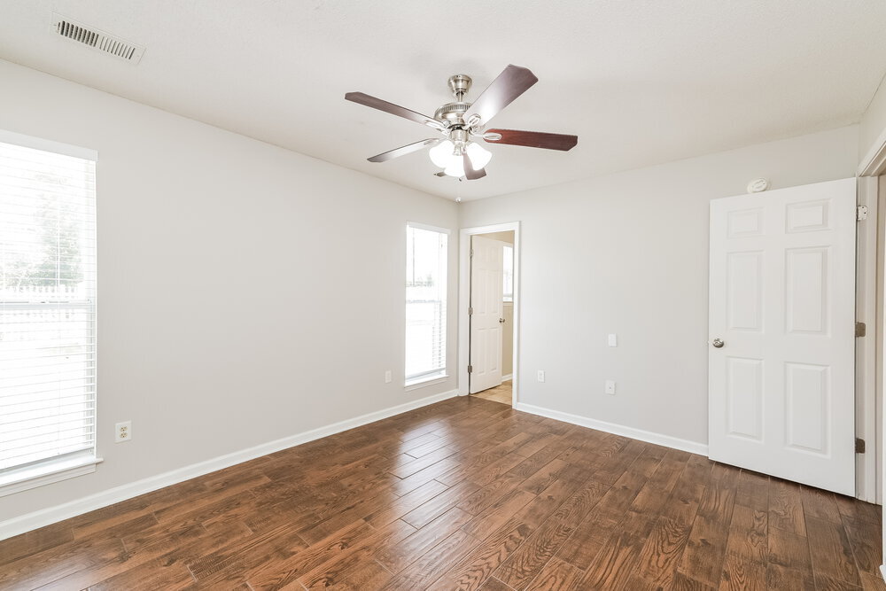 Building Photo - 7762 Parkview Cir E