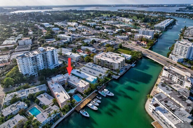 Building Photo - 6881 Bay Dr