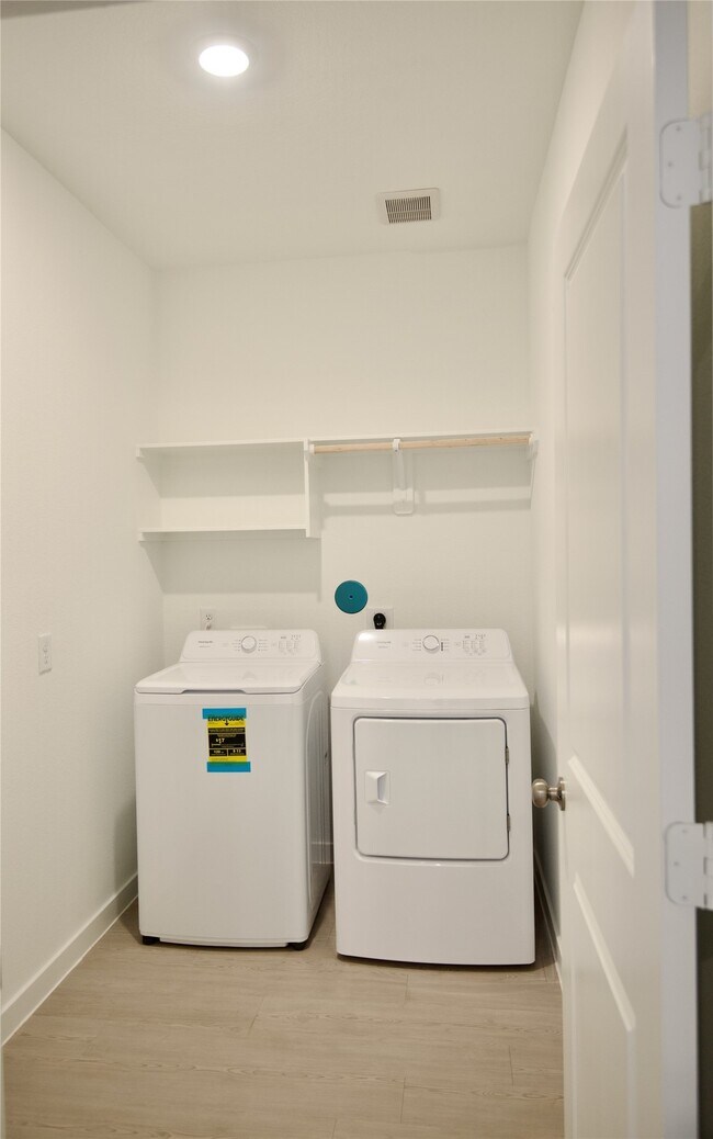 Building Photo - 10615 Summers Wy